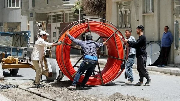 مدیر مخابرات تهران: شهرداری تهران از همت به بالا اجازه حفاری فیبر نوری نمی‌دهد