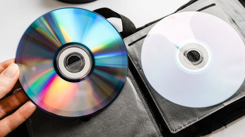 راهنمای کامل نگهداری دیسک DVD و بلوری و افزایش طول عمر آنها