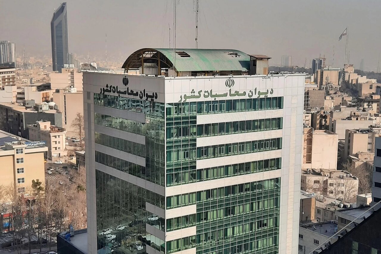دیوان محاسبات کل کشور مطرح کرد؛ ایجاد انحصار وزارت صمت در واردات تلفن همراه