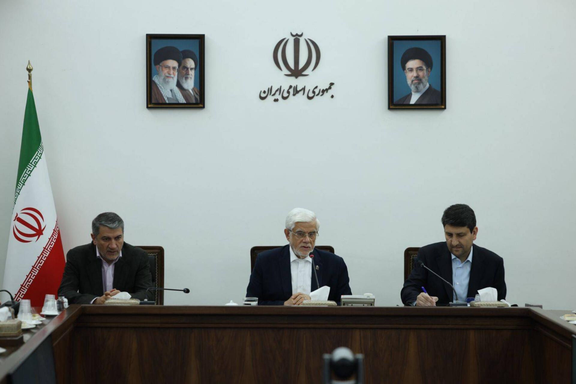معاون اول رئیس‌جمهور در جلسه ستاد سازماندهی و راهبری فضای مجازی: برای ارتقای امنیت سایبری کشور باید به تجهیزات مخابراتی ساخت داخل متکی باشیم