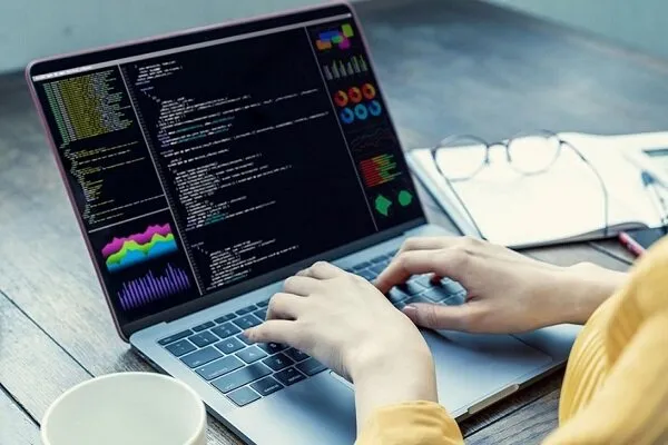 وقتی هوش مصنوعی کد می‌نویسد؛ آیا مهندسان نرم افزار بیکار می‌شوند؟