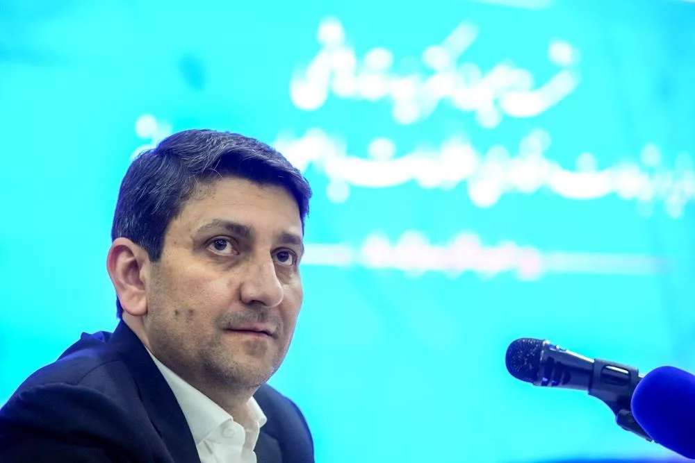 وزیر ارتباطات: یک اقلیت پرهیاهو می‌گوید اینترنت برای ۱۲ درصد مردم کافی است