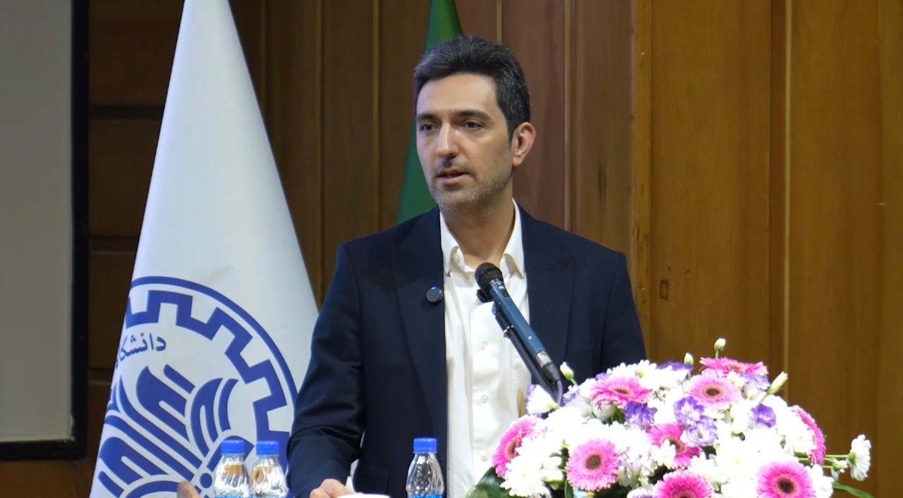 مدیرعامل شرکت خدمات انفورماتیک: هوش مصنوعی باید از مرحله نمایش به جریان اصلی فعالیت سازمان‌ها وارد شود.