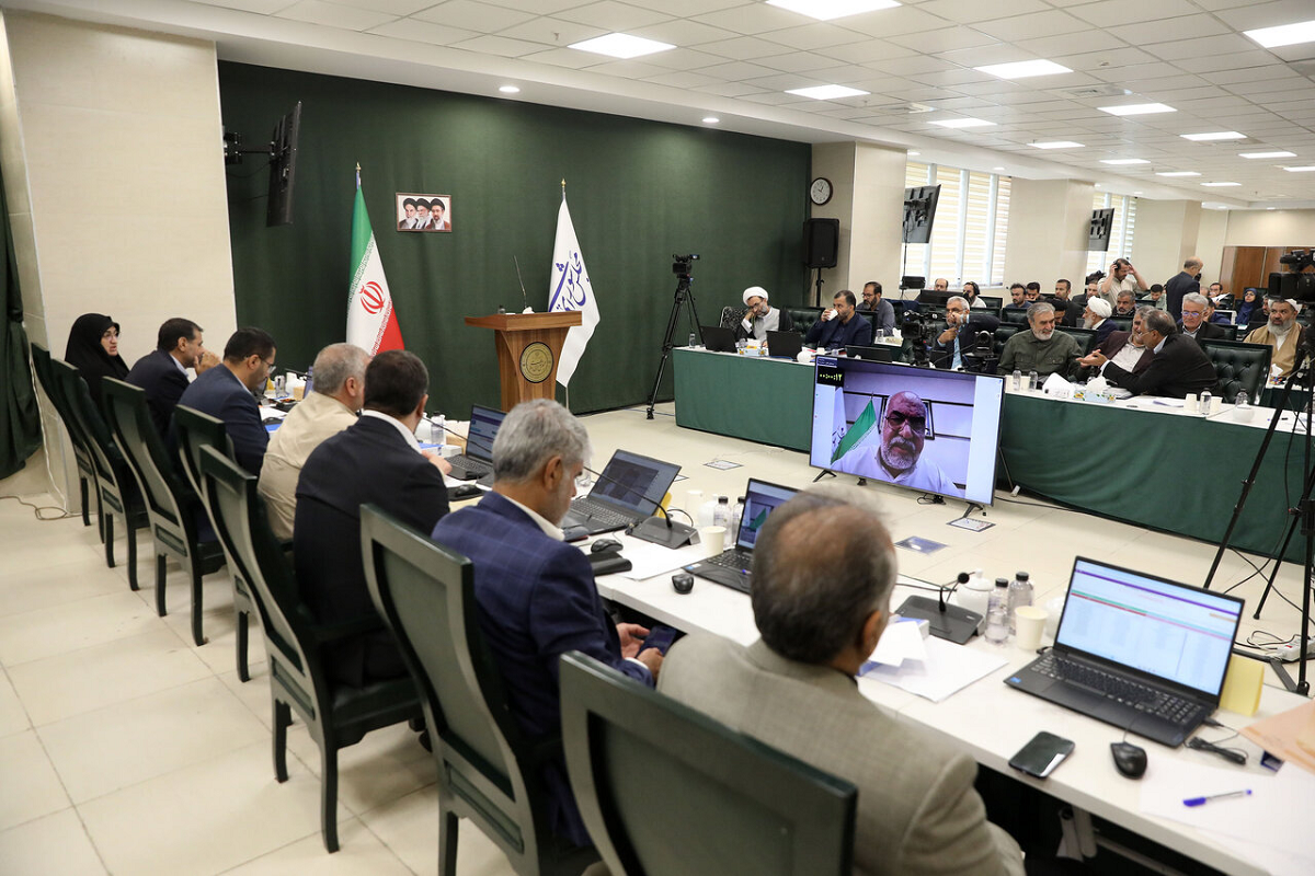 وزیر ارتباطات کارت زرد گرفت