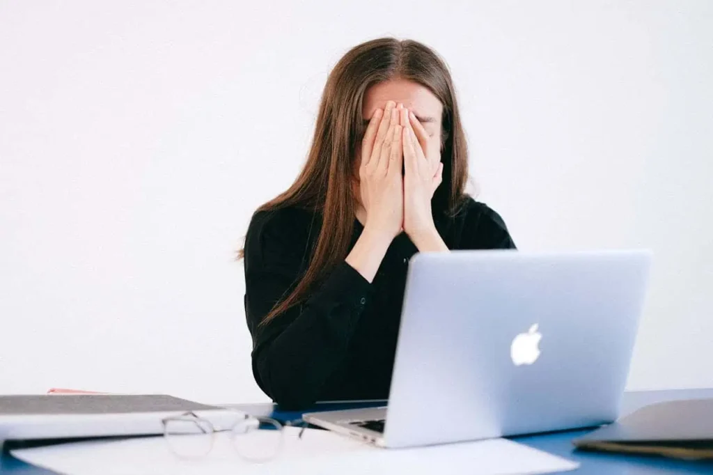 فرسودگی نیابتی و تاثیر همدلی زیاد بر آسیب به سیستم ایمنی
