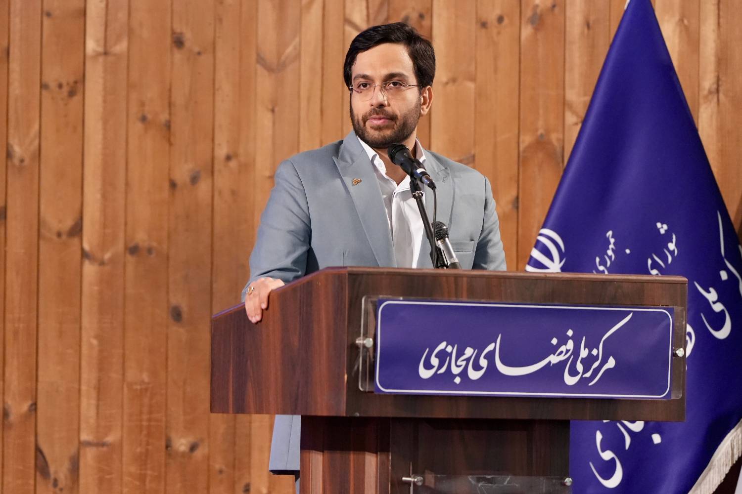 دکتر فراهانی: ایجاد اختلال در معماری نهادی رهبر شهید انقلاب منجر به تشتت راهبردی و نقض قانونمنداری می‌شود