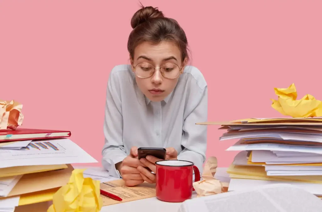 اثر دایملر-نایت؛ چطور وضوح شناختی، تعویق انداختن‌های مزمن (Procrastination) را ریشه‌کن می‌کند؟