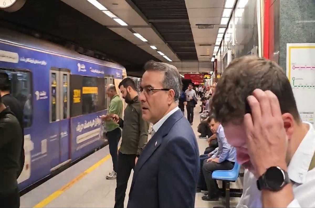 پیام رئیس سازمان استخدامی به مدیران دولتی: خودرو را کنار بگذارید، سوار مترو شوید