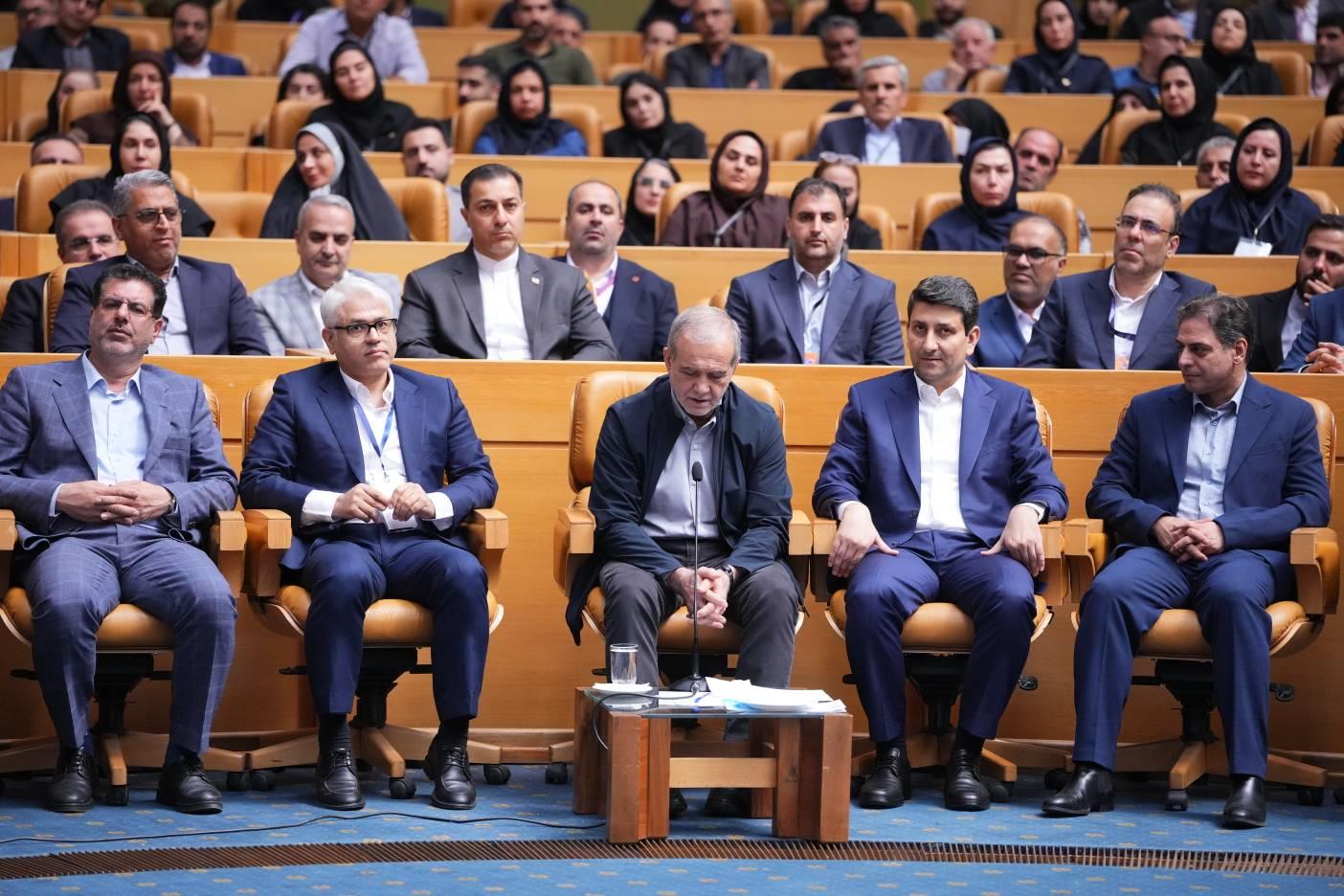 با حضور رئیس‌جمهوری و وزیر ارتباطات در آیین «یک ایران متصل»؛۷ هزار و ۹۴۷ پروژه خانواده ارتباطات کشور افتتاح شد