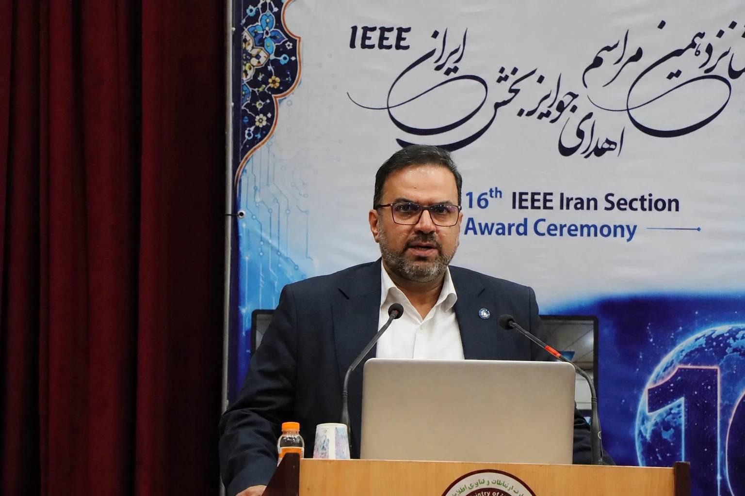 رئیس پژوهشگاه ارتباطات و فناوری اطلاعات تاکید کرد: انجمن‌های علمی، پل پیوند نخبگان ایرانی خارج از کشور با جامعه علمی داخل