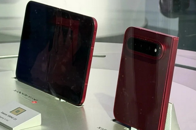 Xiaomi 18 Fold؛ راز پشت شیشه در غرفه عظیم شیائومی