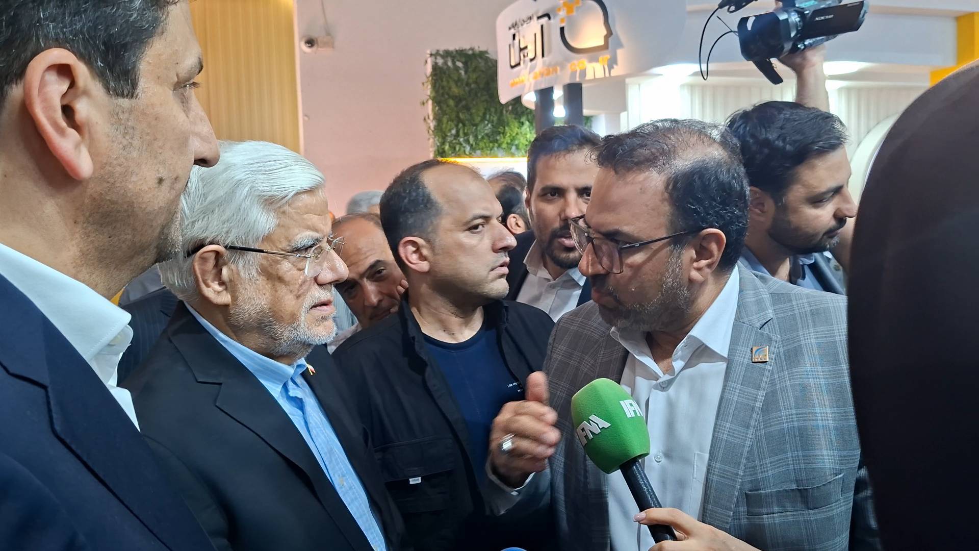 دکتر شیخی در جریان بازدید معاون اول رئیس‌جمهور و وزیر ارتباطات از غرفه پژوهشگاه تأکید کرد: مأموریت‌های امنیت سایبری پژوهشگاه ارتباطات با رویکرد تقویت زیرساخت‌ها شتاب می‌گیرد
