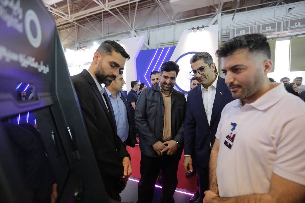 بازدید رئیس پلیس فتا تهران از غرفه رایتل در الکامپ